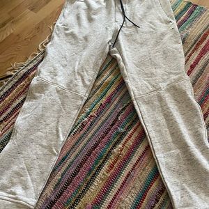 American Eagle white/gray mens joggers!